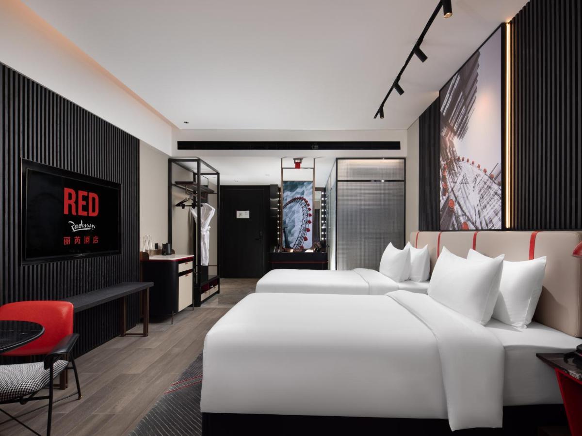 Radisson Red Hotel Zhuhai Gongbei Port Exterior foto