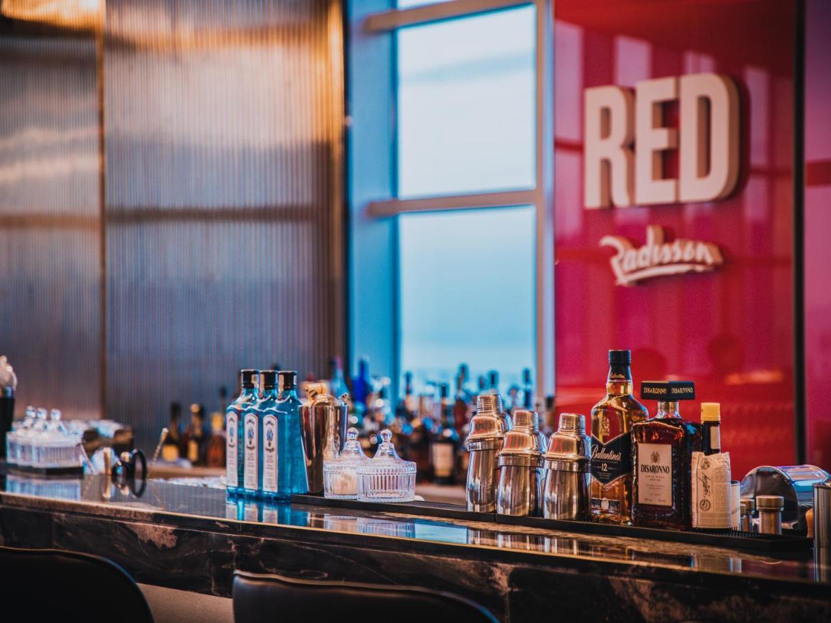Radisson Red Hotel Zhuhai Gongbei Port Exterior foto