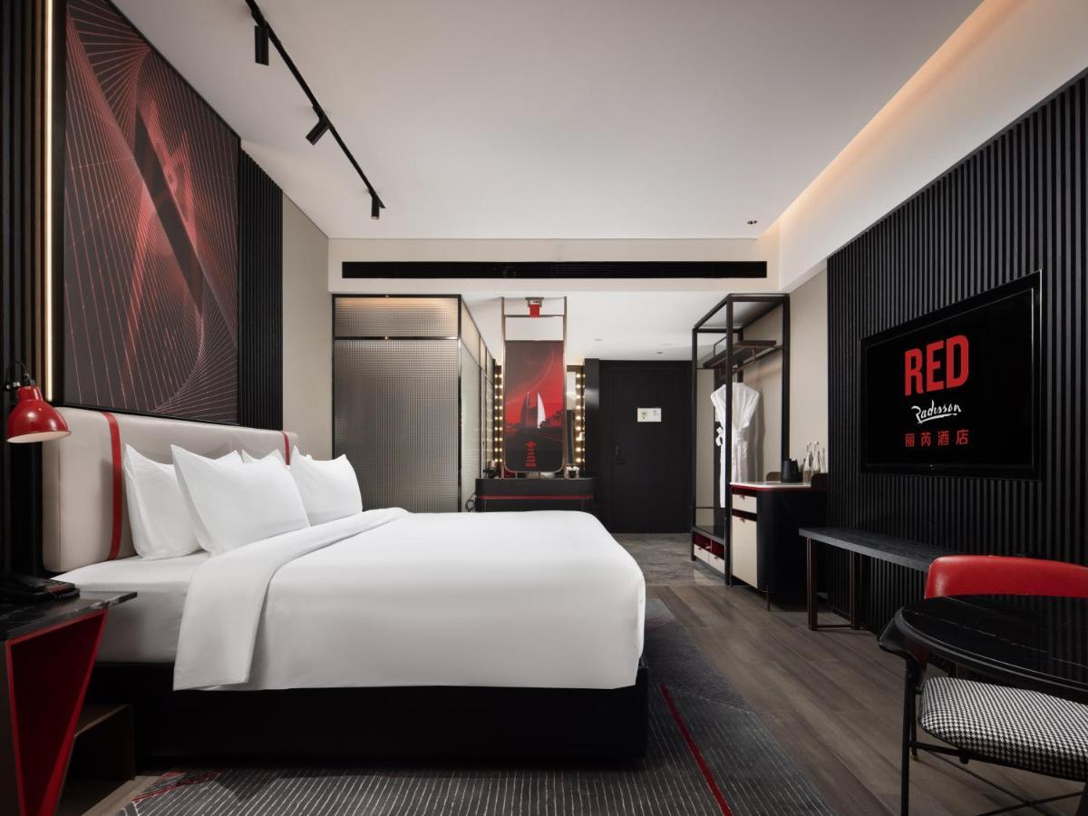 Radisson Red Hotel Zhuhai Gongbei Port Exterior foto