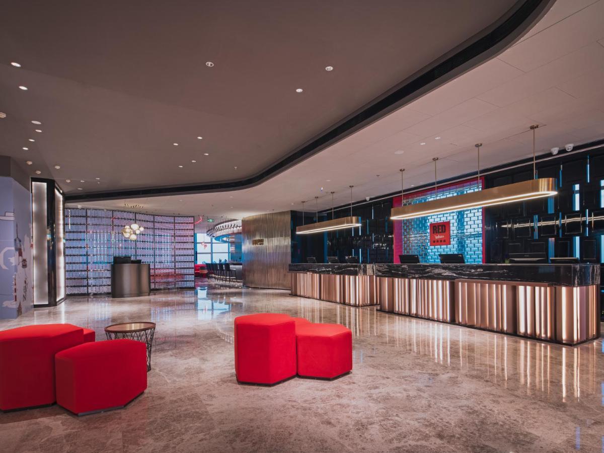 Radisson Red Hotel Zhuhai Gongbei Port Exterior foto