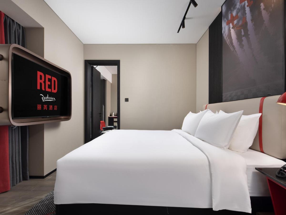 Radisson Red Hotel Zhuhai Gongbei Port Exterior foto