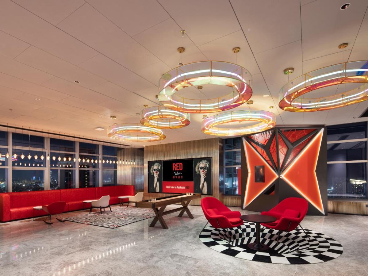 Radisson Red Hotel Zhuhai Gongbei Port Exterior foto