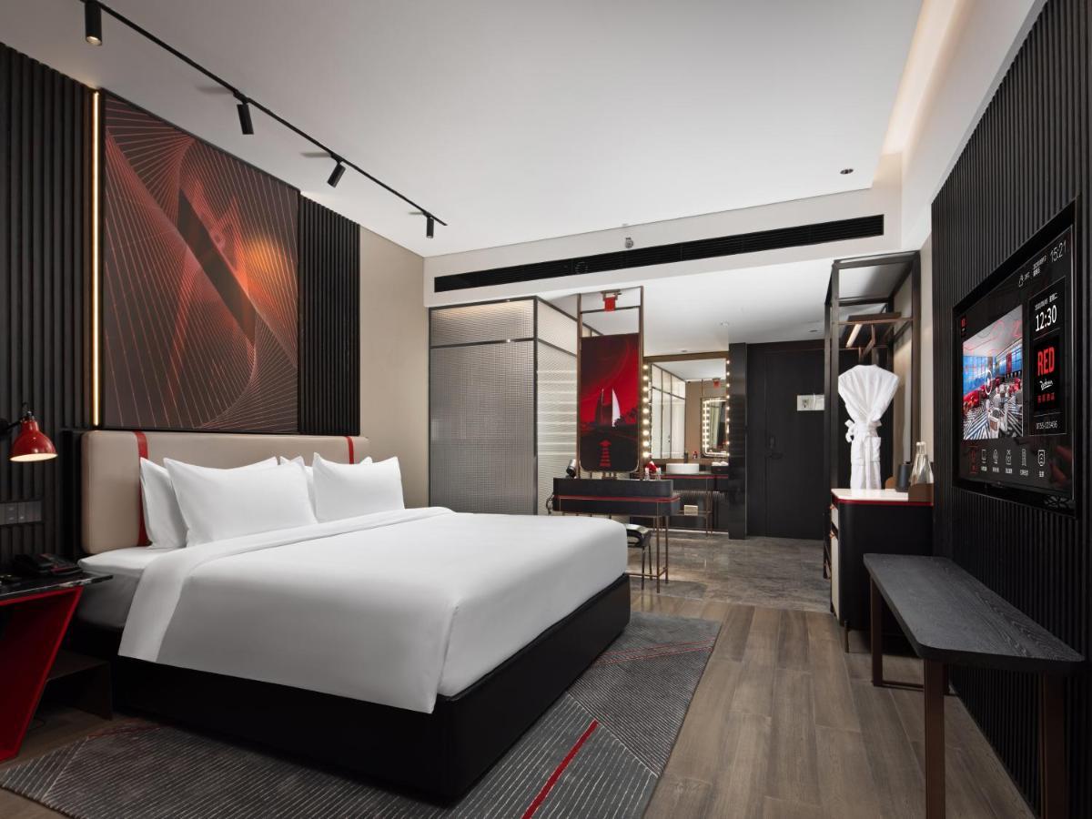Radisson Red Hotel Zhuhai Gongbei Port Exterior foto