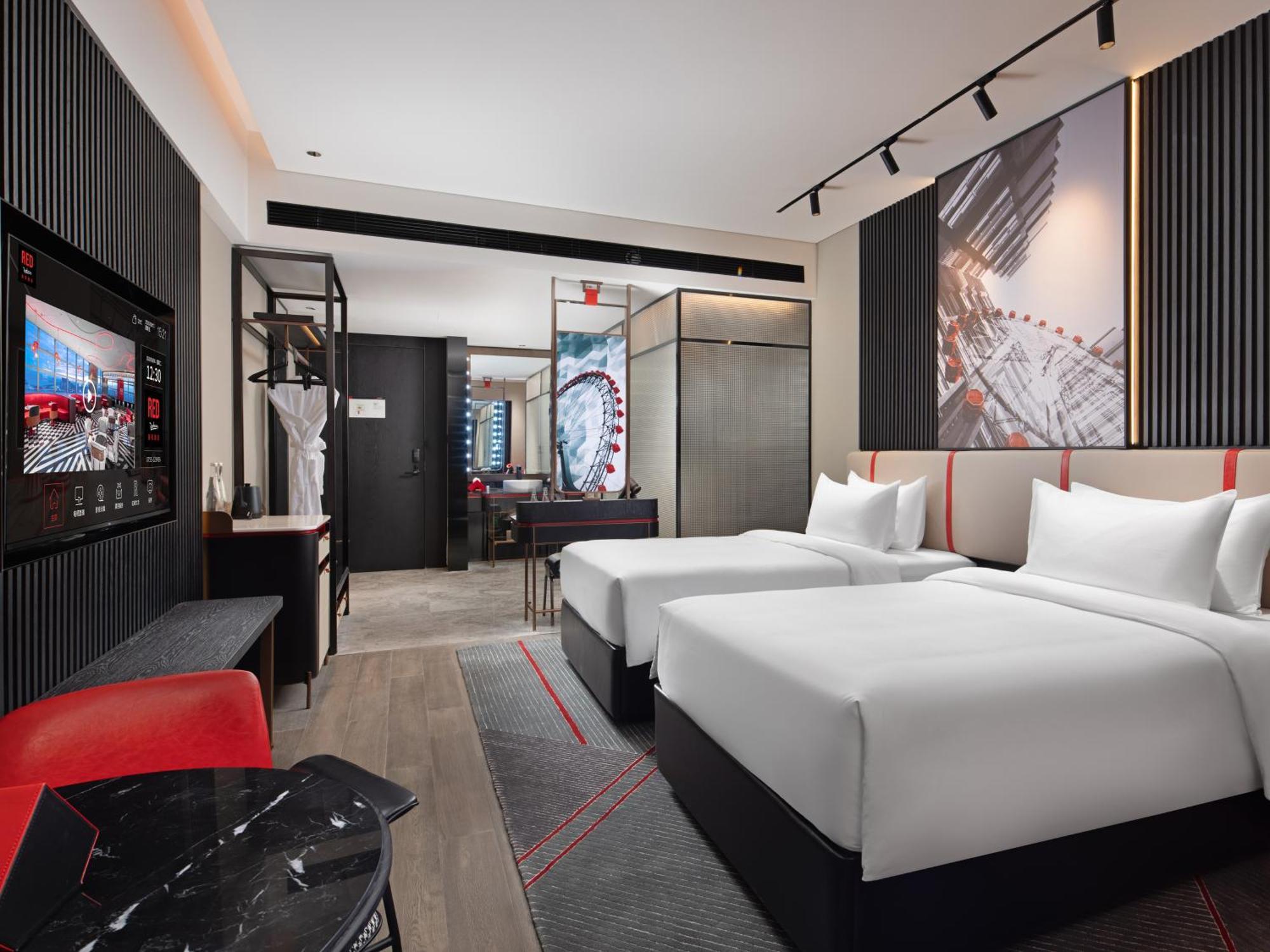 Radisson Red Hotel Zhuhai Gongbei Port Exterior foto