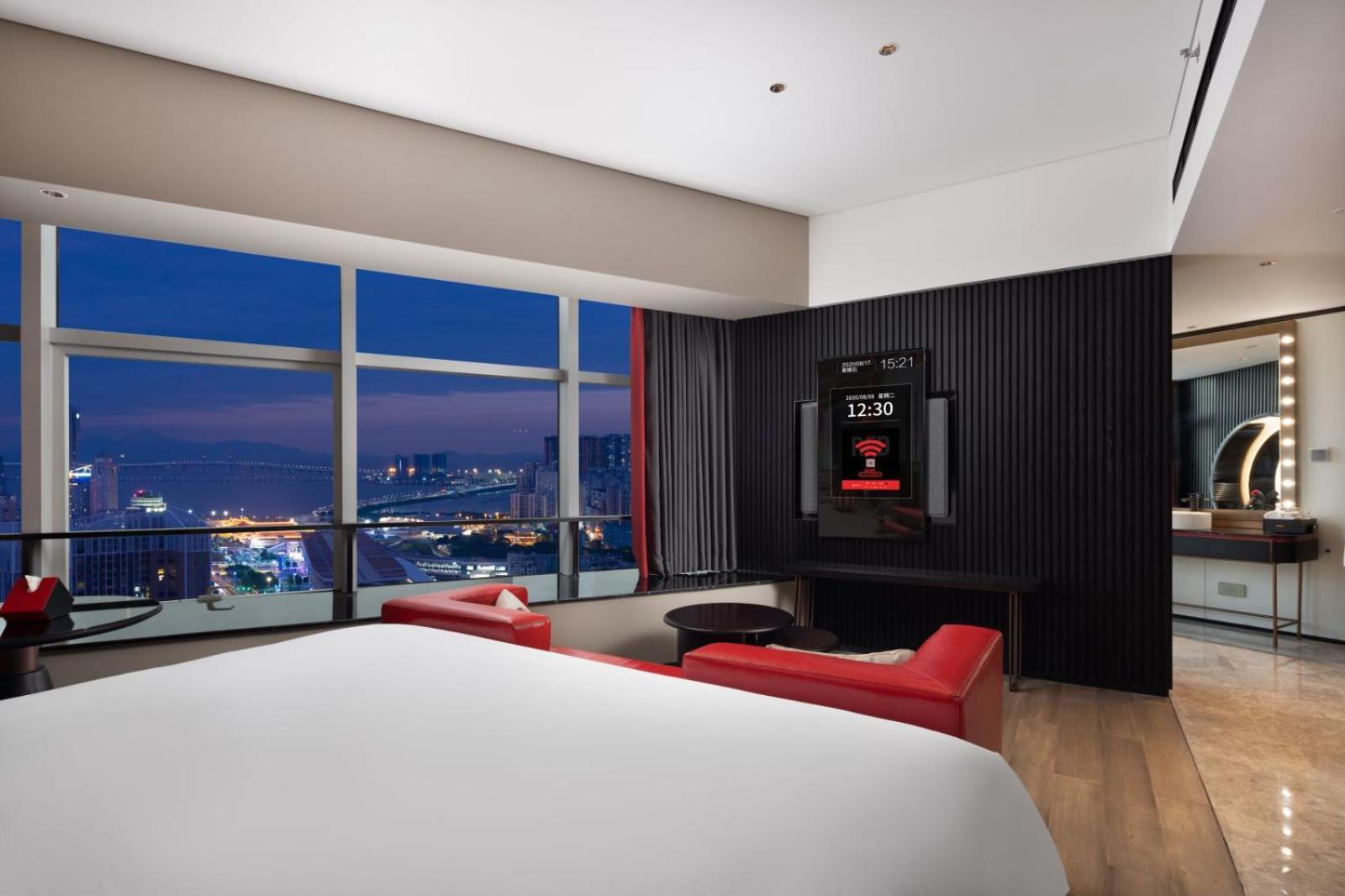 Radisson Red Hotel Zhuhai Gongbei Port Exterior foto