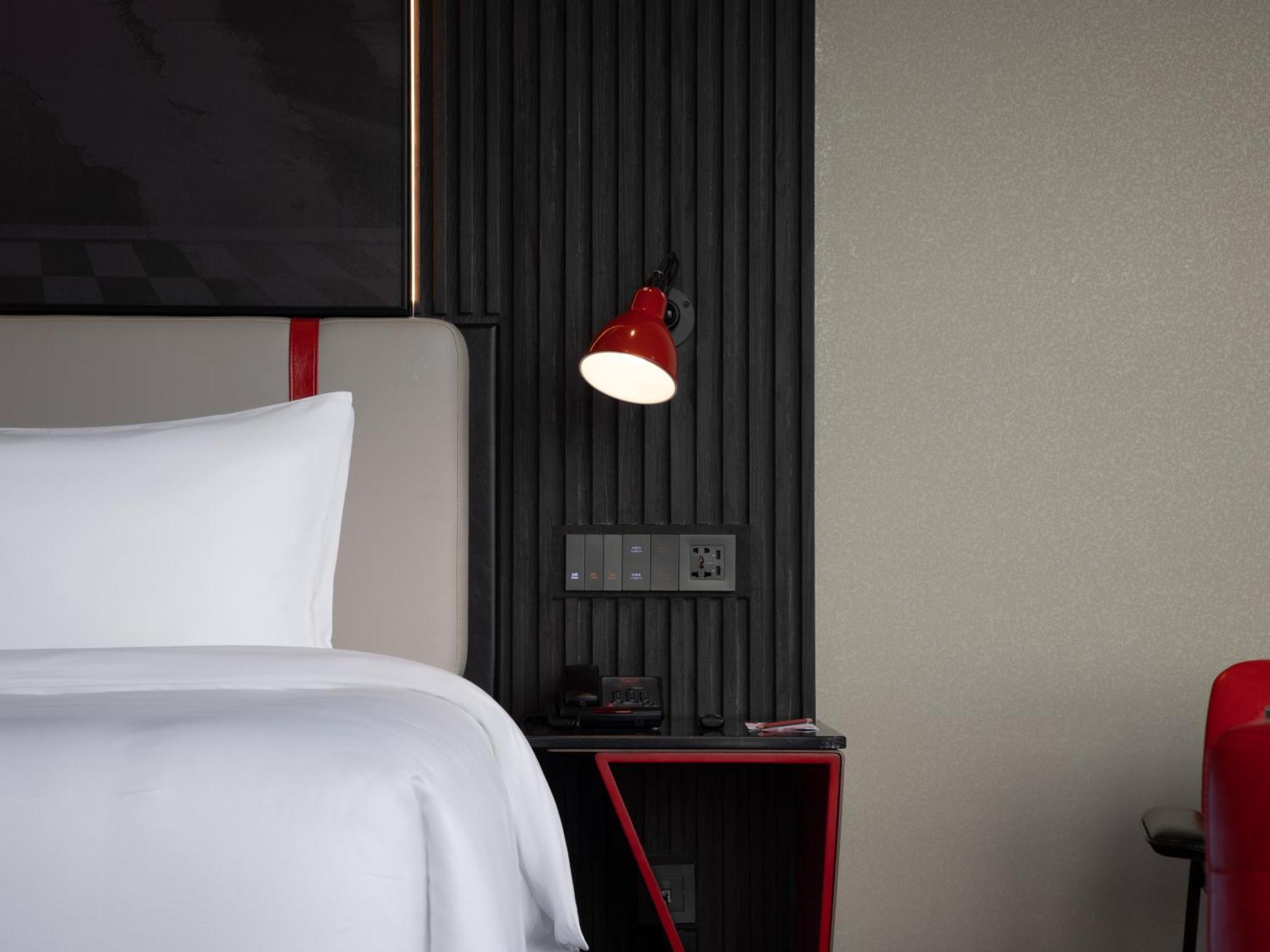Radisson Red Hotel Zhuhai Gongbei Port Exterior foto